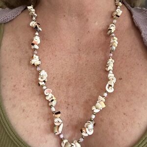 Vintage Cong Shell Bead Necklace in Cream and Lavendar mother of pearl